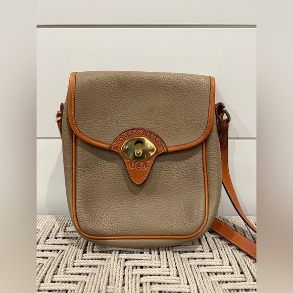 Dooney & Bourke Handbags - Vintage Dooney & Bourke taupe Cavalry scout shoulder bag